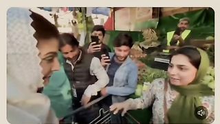 Yesterday Maryam Nawaz visited the market where the woman standing with a cart was Afshan Naveed
