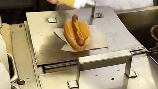 "World Famous Chili Cheese Dogs: A Mouthwatering Culinary Adventure"
