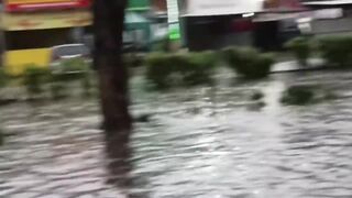 Detik-detik Banjir besar melahap separuh DKI Jakarta hari ini