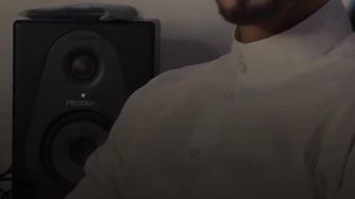عليك انرنو نشادين - You must enlighten us and sing