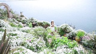 Who can refuse the warm spring flowers blooming