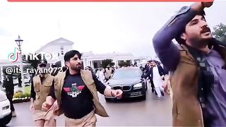 Khan reha ho gaya