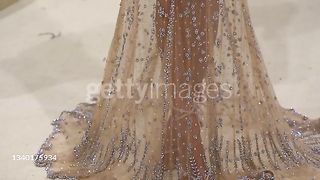 (SLOW-MO) Kendall Jenner arrives at the 2021 Met Gala Celebrating In America: A Lexicon Of Fashion... NEW YORK, NEW YORK - SEPTEMBER