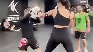A big woman fights a small man