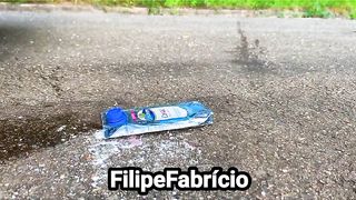 BIG EGG, Coca Cola, Mirinda, Fanta, Pepsi vs Mentos em Diferentes Buracos Subterrâneos