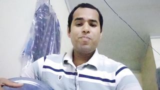 প্রবাস জীবনে একা থাকলে গান শুনতে ওগাইতে ভালোই লাগে।
