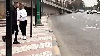 الضحك حتى البكاء