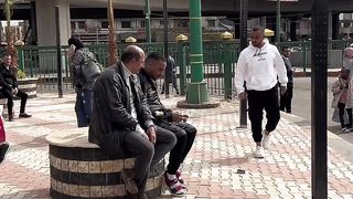 اضحك من قلبك