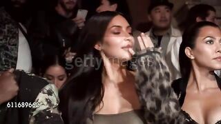 KIM KARDASHIAN KANYE WEST KRIS JENNER KOURTNEY KARDASHIAN - OFF-WHITE FASHION SHOW | FRONT ROW | READY TO WEAR SPRING SUMMER 2017 | PARIS FASHION
