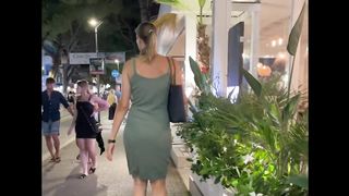 Reactions to a 6ft7 (2m) tall woman in Italy.