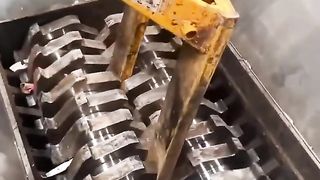 Hydraulic Press vs machine #hydraulicpress #crushing #satisfying #viral