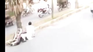 Shocking viideo yesterday cctv catch young boy kite dour cut on neck..after death..
