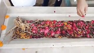 Apne Parents Ki Qabron Per Zaroor Jana Chahye