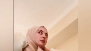 Hania Aamir Performs Umrah