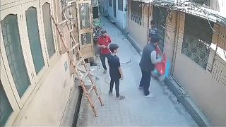 A kite should be banded on the people of Pakistan