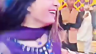 Shadi dance,dance video, Pakistani marrige show,dance show, beautiful girl dance viral video