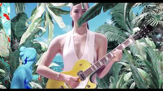 SOFI TUKKER - Drinkee (Официальное видео)(720P_HD).