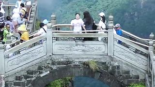 This is Fanjing Mountain in Guizhou, not only the city in the sky but also the magical mushroom stone.