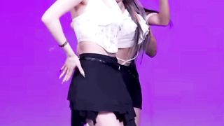 VIVIZ " Maniac 미치광이 "