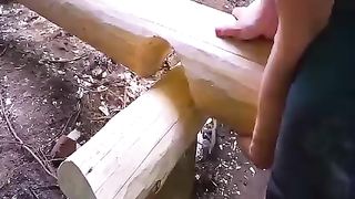 جنگل میں گھر بنایا ایک جوڑے نے۔ بہت خوب construct wooden home on couple