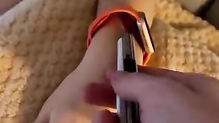 حب يفاجاها