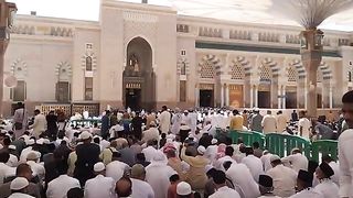 Masjid Nabvi prayers