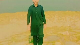 Apni Hasti ko mita kar ro parhay ????
