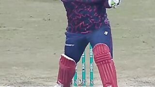 All out attack ????Azam Khan aims to tame the Yellow Storm ⚡HBLPSL9 _ KhulKeKhel _ PZvIU