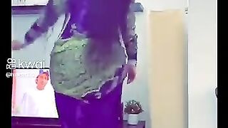 Arab girls dancing