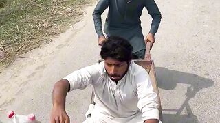 Dokandaar nay botle choroo ko kaisay pakra new funny vedio ???????? please subscribe my chennel thanks