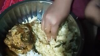 ভাতের সাথে রুই মাছের মাথা খাবো