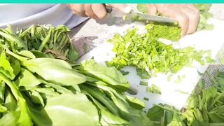 #palak/how to chop spinch/palak lase kate/پالک کاٹنے کا طریقہ #food/welcome home kitchen #cooking