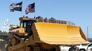 CAT D11 vs School bus. #heavyequipment #caterpillarequipment #jjscheckel #dozer #schoolbus