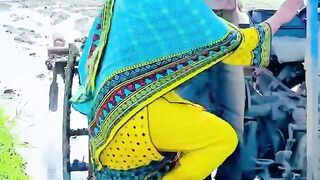 Jutti tractor k sath monji ka khait tyar krty howe