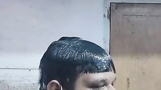 Funny bathroom video ????