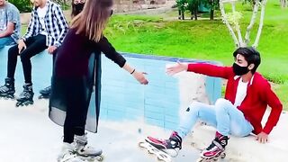 Larki sy b ni sekhany hoi ???????????????????????? #youtubers #youngskater #fortnite #viralvideo