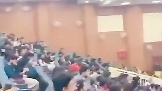 Islamia University of Bahawalpur Yeh Yuth Nahi Sambhal Rahi Ahi Ahi PTI slogans started