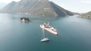 "Immersed in Nature: A Spectacular Voyage Through Earth's Untouched Beauty"