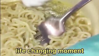 Cat reaction after eating noodles ????????