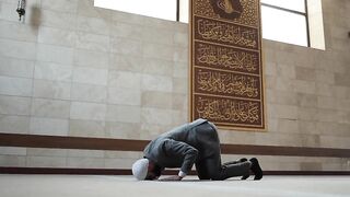 Plongée dans une Prière à la Mosquée