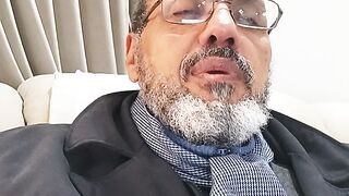 خُذِ الْعَفْوَ وَأْمُرْ بِالْعُرْفِ وَأَعْرِضْ عَنِ الْجَاهِلِينَ