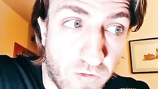 Est ce que Dieu existe ? je sais pas je l'ai jamais vu !