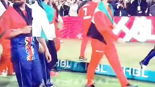 Islamabad united celebrate PSL9 with Palestine flag ????????