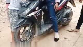 how to cross the river by motorbike