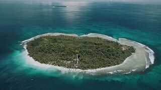 PINANG ISLAND - Banyak Islands Surf Camp Paradise