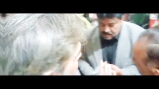 پاکستان تحریک انصاف  جیتنے کی خوشی مناتے ہوئے