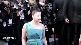 HA MS ZI MCU TD TU Actress Aishwarya Rai posing for paparzzi along the red carpet at Grand Theater Lumiere