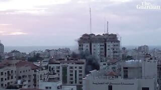 Moment_Israeli_airstrike_hits_Gaza_tower_block_after_Hamas_attack(360p).