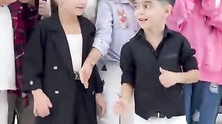 Qiz belə oynuyarki❓--(480P).