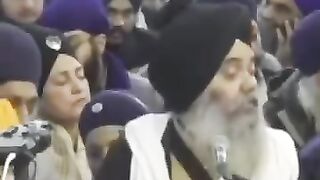 Amazing Gurbani Kirtan Sung By A Singh